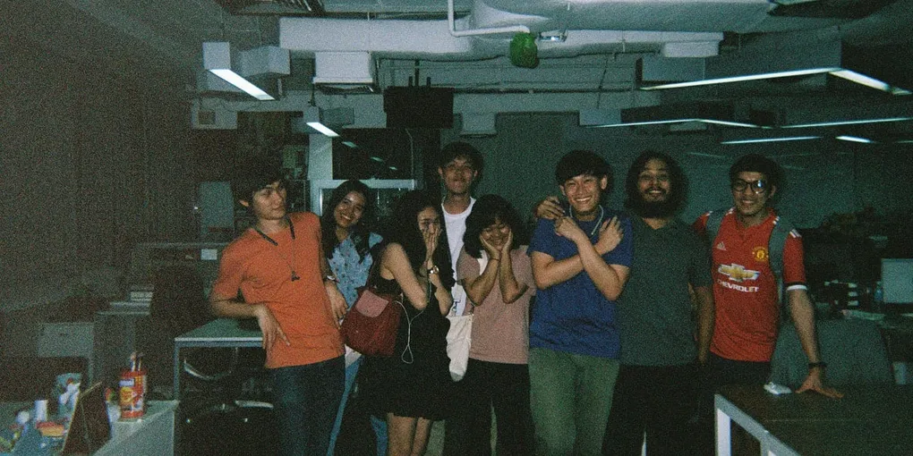 รูปภาพ ถ่ายรูปหมู่กับเพื่อนๆพี่ๆใน Nextzy